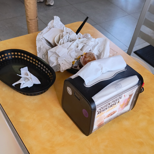 Basura en el Carl Jr